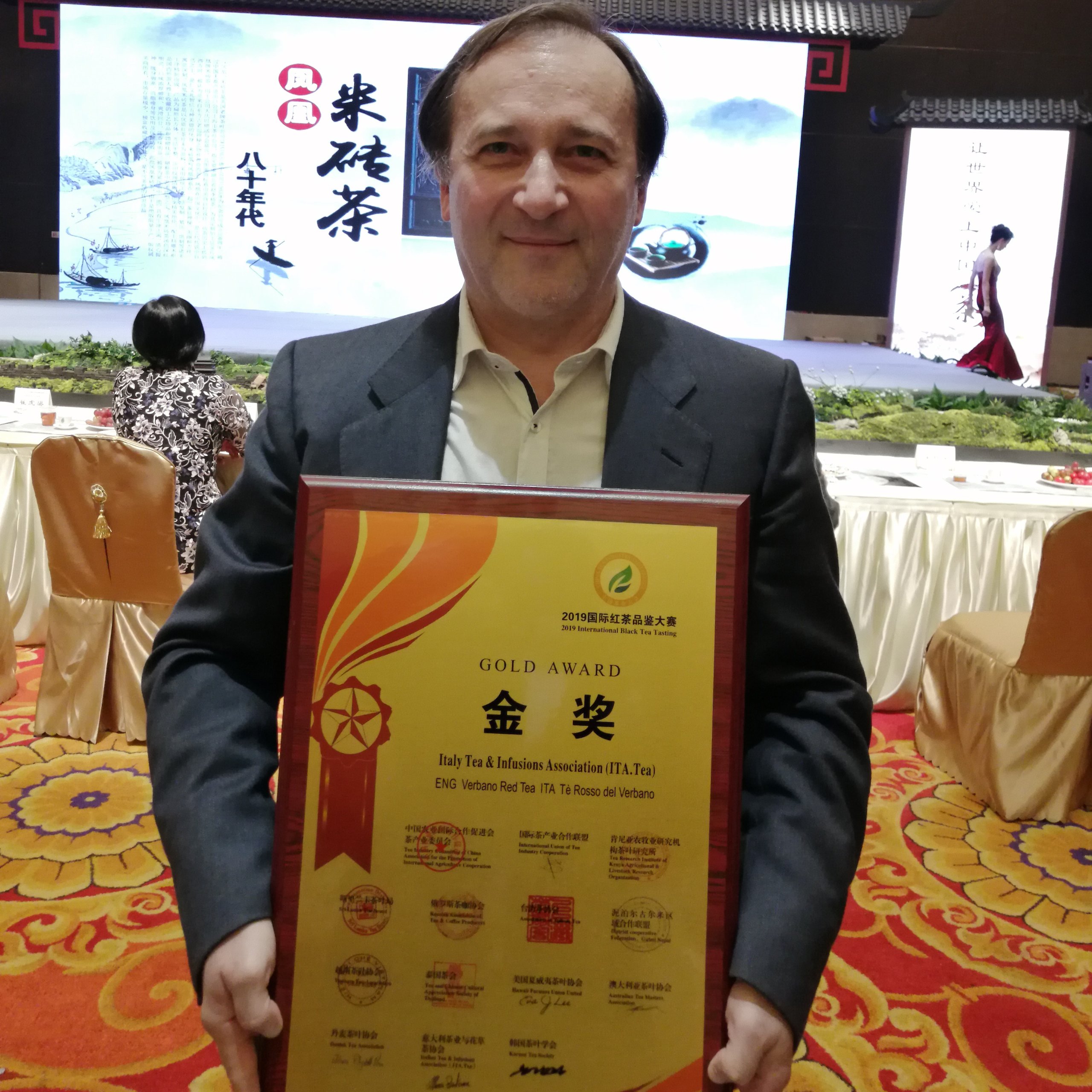 Marco Bertona master tea maker of Italian black tea winner of the gold award